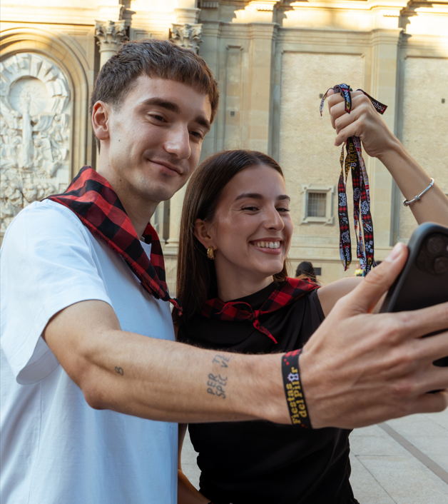 Pulseras de Embou para las Fiestas del Pilar 2026 con dibujos hechos por niños